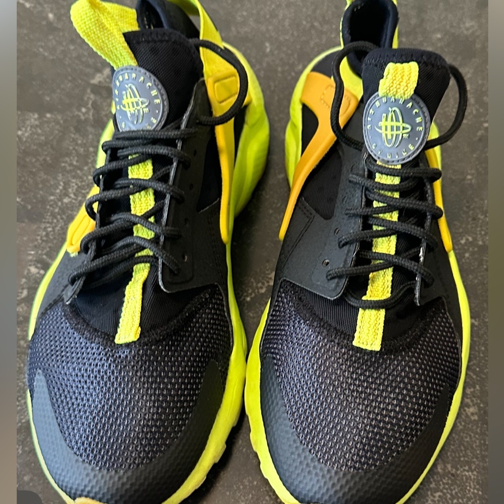 Junior size (5y) Nike Huaraches Black/Lime Green.